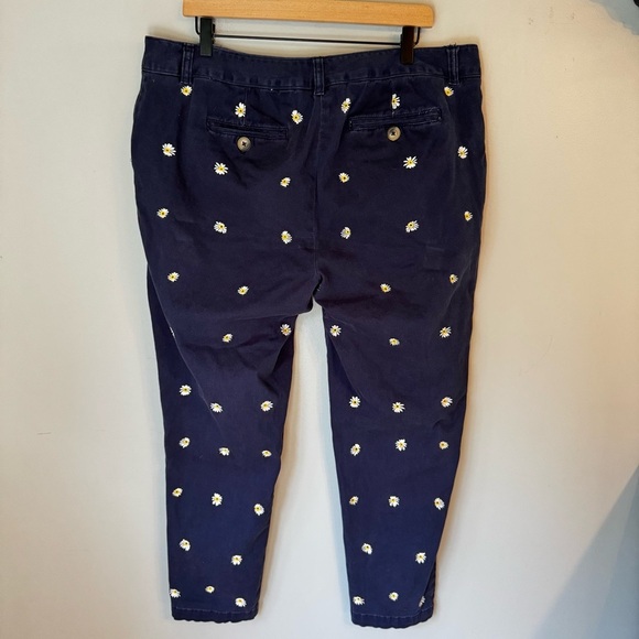 Woman Within Daisy Embroidered Plus Size Chino Tapered Leg Women’s Pants Sz 16W - Picture 2 of 7